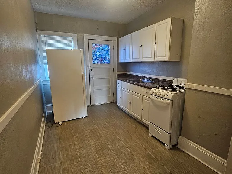 16812 Madison Ave — Photo 7
