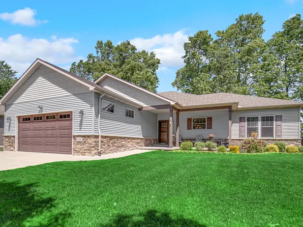 209 Trailcreek Dr, Burns Harbor, IN 46304