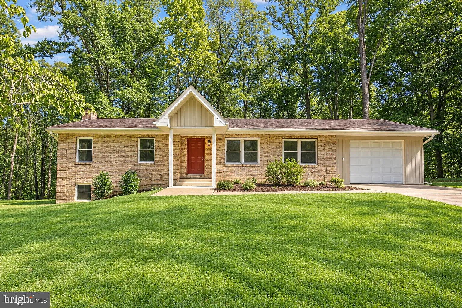 4 bed, 3.0 bath, 3138 sqft, $3,000 — Photo 1