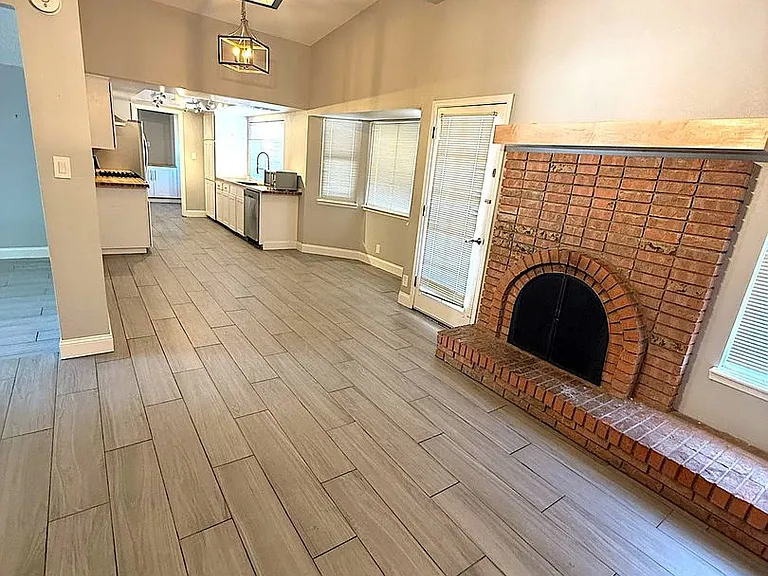 6028 Downey St NE — Photo 11