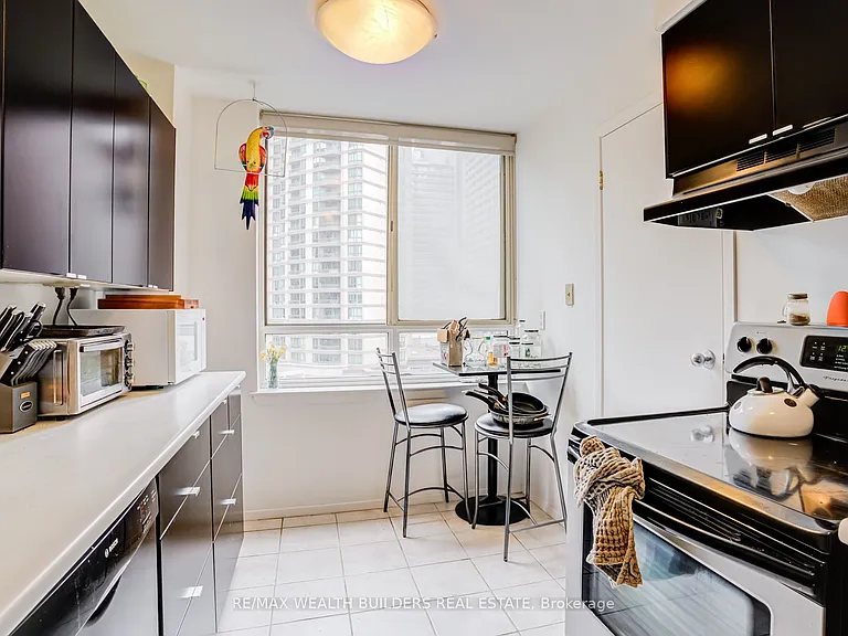 633 Bay St #803 — Photo 21