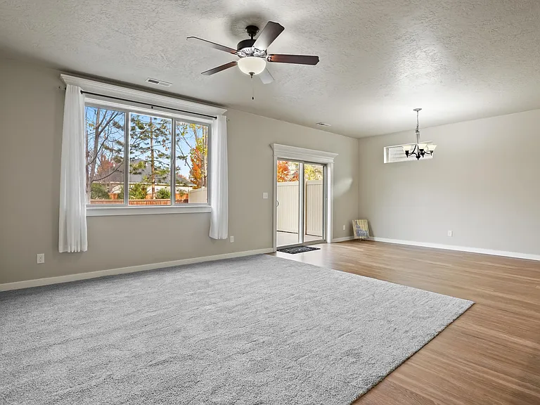 2810 E Clarene Dr — Photo 6