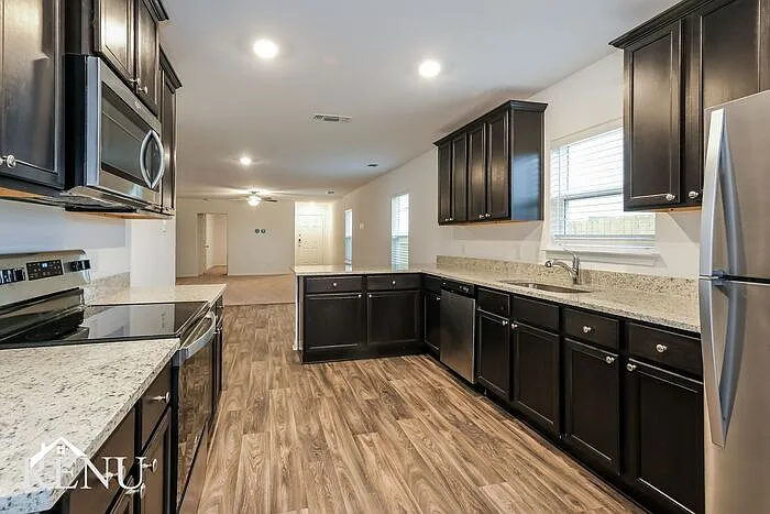 4 bed, 2.0 bath, 1794 sqft, $1,830 — Photo 4