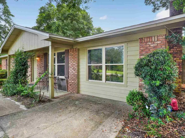 4681 Pine Ln, Pace, FL 32571