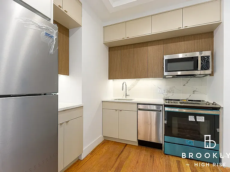 2667 Fulton St #3G — Photo 4