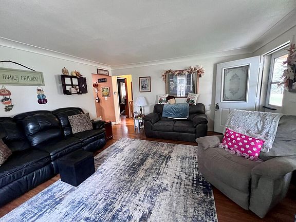 4th image of 2058 James Ave