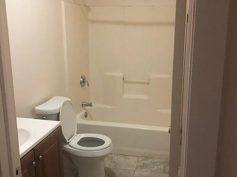 195 Caroline St #1R — Photo 4
