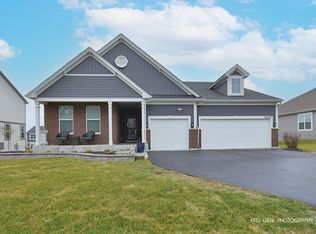 1102 Williamsbury Dr, Crystal Lake, IL 60012