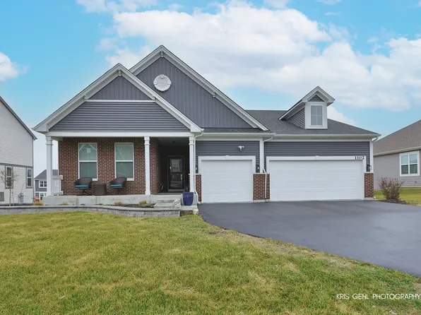 1102 Williamsbury Dr, Crystal Lake, IL 60012