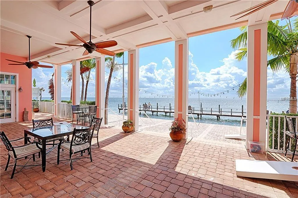 2 bed, 1056 sqft, $1,950 — Photo 1