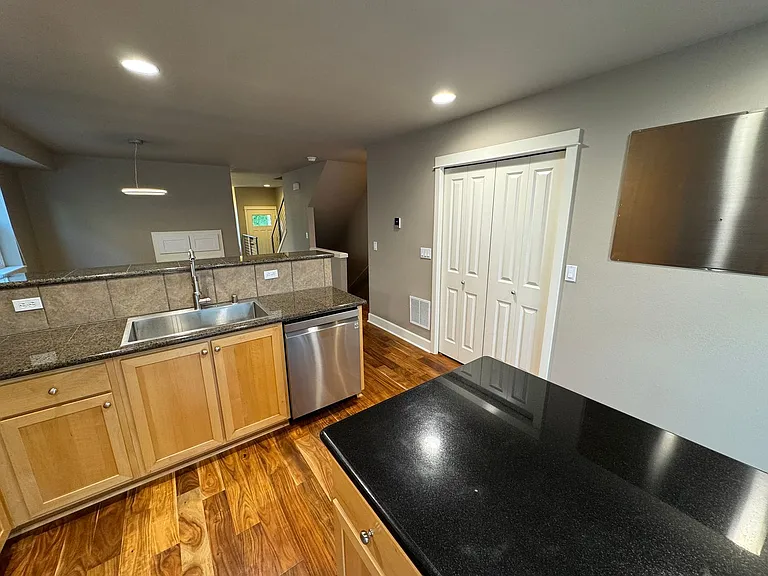 2632 SW Myrtle St — Photo 5