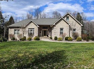 465 Whispering Ln, Fayetteville, WV 25840