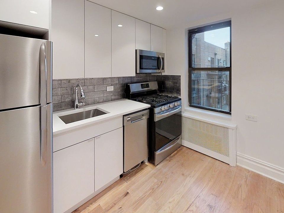1st image of 13240 Sanford Ave #3P
