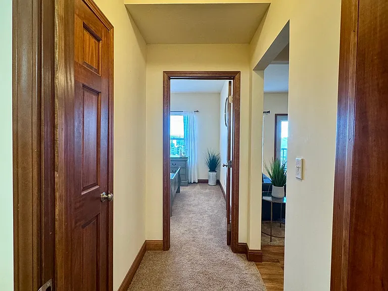 Eagle View Luxury Apartments — Photo 18