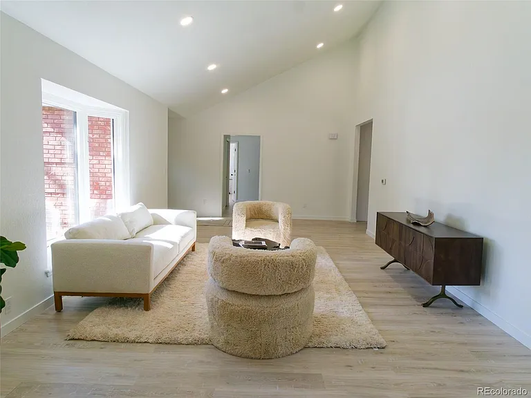 5927 S Yates Ct — Photo 7