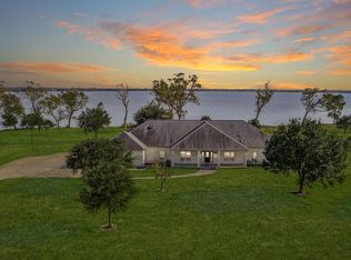 994 Lakeview Ln, Eagle Lake, TX 77434