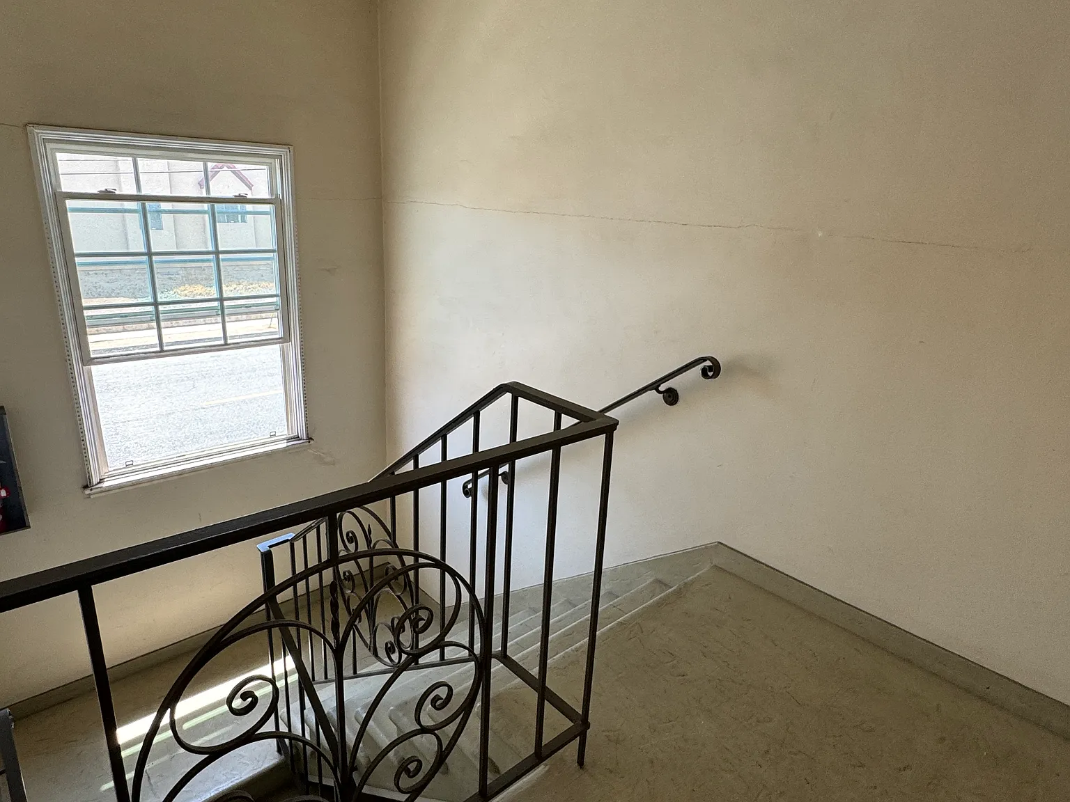 2 bed, 700 sqft, $2,200 — Photo 2