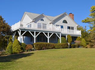 16 Grant Blvd, Hampton Bays, NY 11946