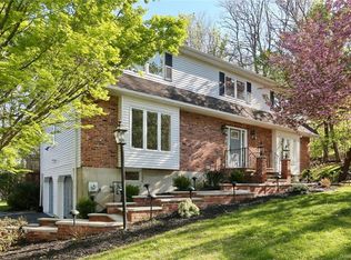 18 Hampton Rd, Airmont, NY 10901