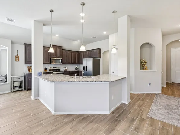 212 Magnolia Dr, Azle, TX 76020