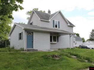 111 Summit Ave, Hanska, MN 56041