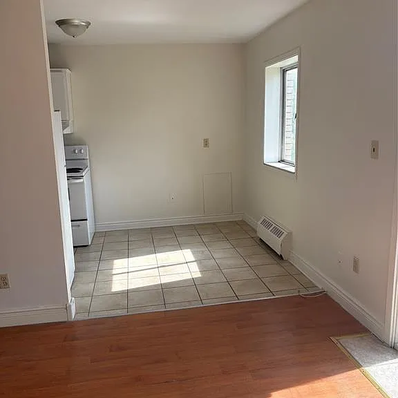 6490 Wyandotte St E #210 — Photo 5