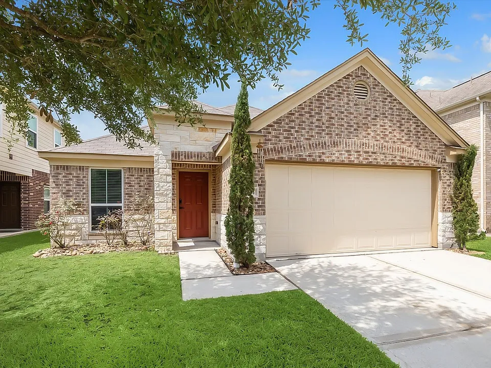 2615 Magnolia Fair Way