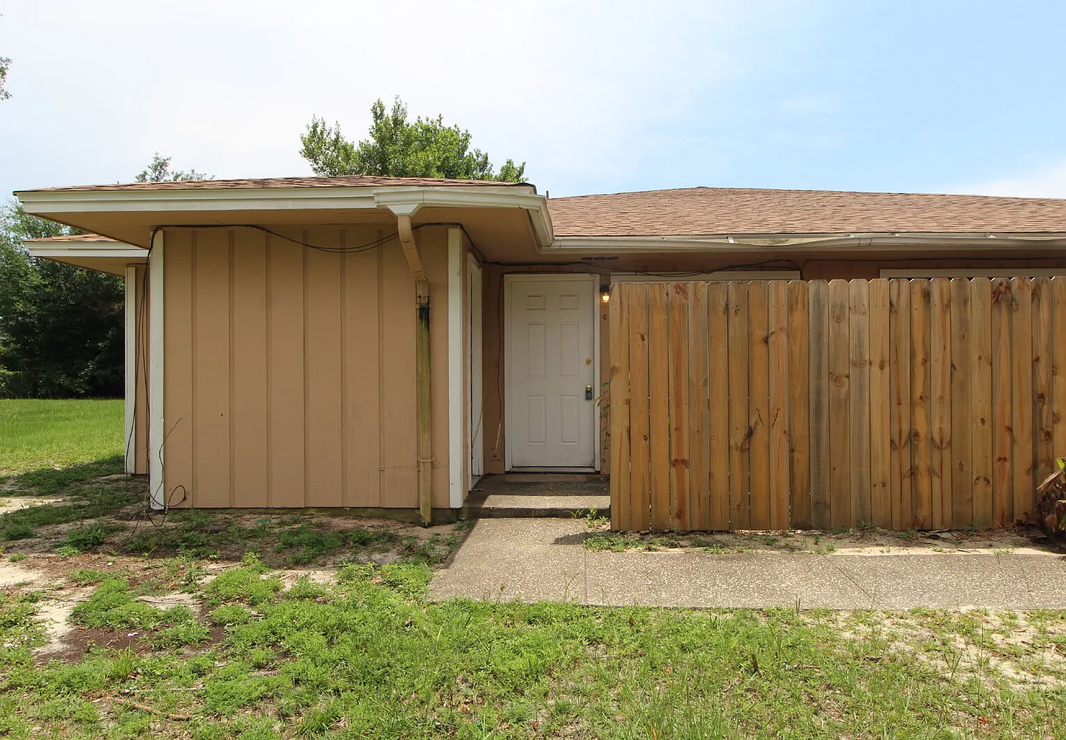 2 bed, 1.0 bath, 784 sqft, $1,225 — Photo 1