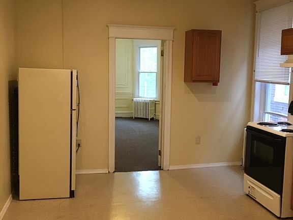 4th image of 5002 Spruce St Floor 2