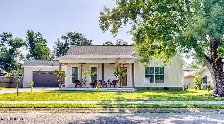 1st image of 104 Boggs Cir