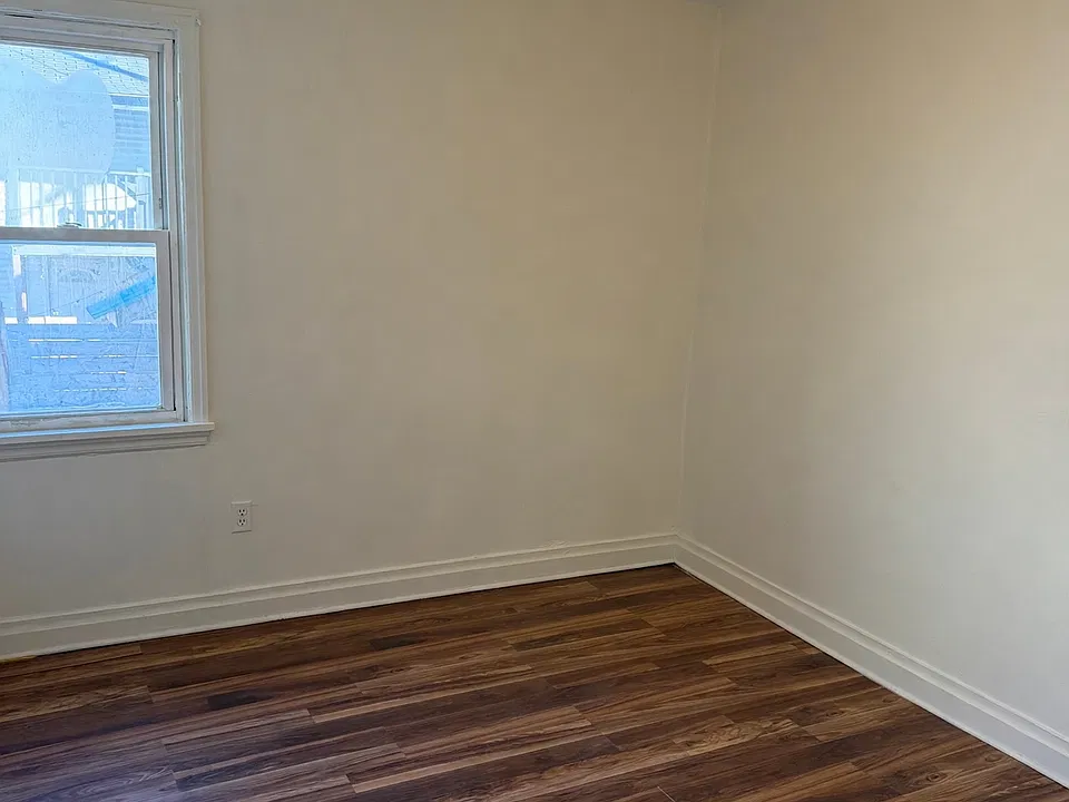92 Main St #3
