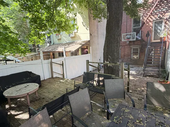 220 Lexington Avenue image 1 of 19