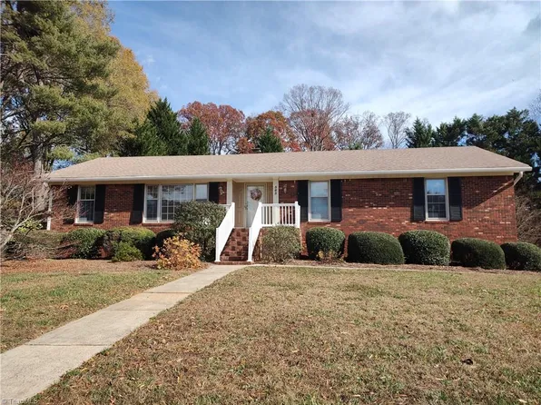 565 Drumheller Rd, Clemmons, NC 27012