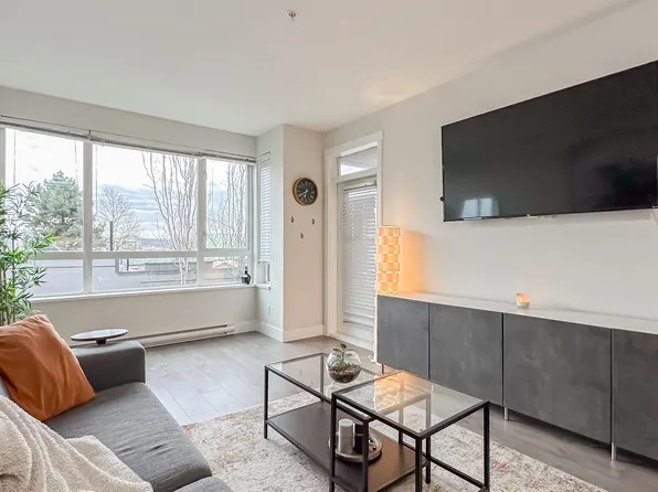 1306 5th Ave #203, New Westminster, BC V3M 0K5