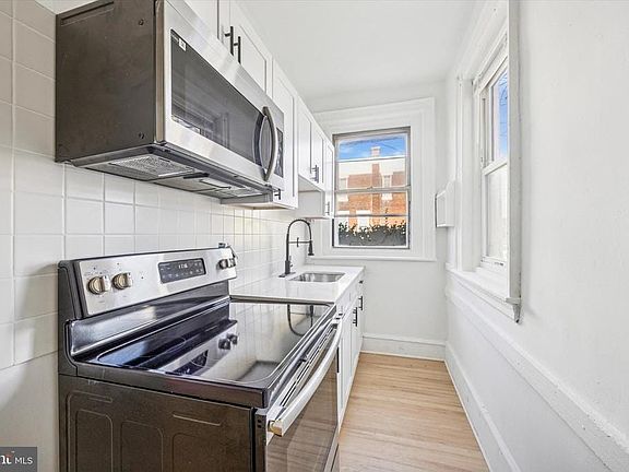 3rd image of 5759 Pine St Floor 1
