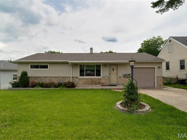 422 Barron Ln, Saint Louis, MO 63119