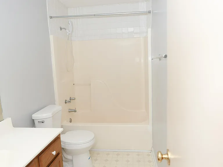 621 S Hampton Dr — Photo 6