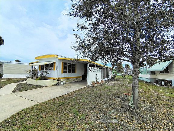 3rd image of 2465 SE Penny Ln