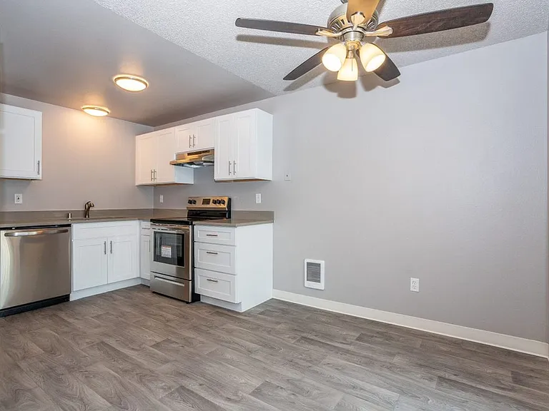 Forest Park Apartments — Photo 38