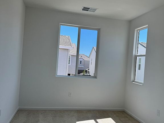 5th image of 3226 Summit Dr