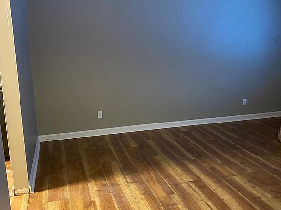 3rd image of 121 W Courtland Ave