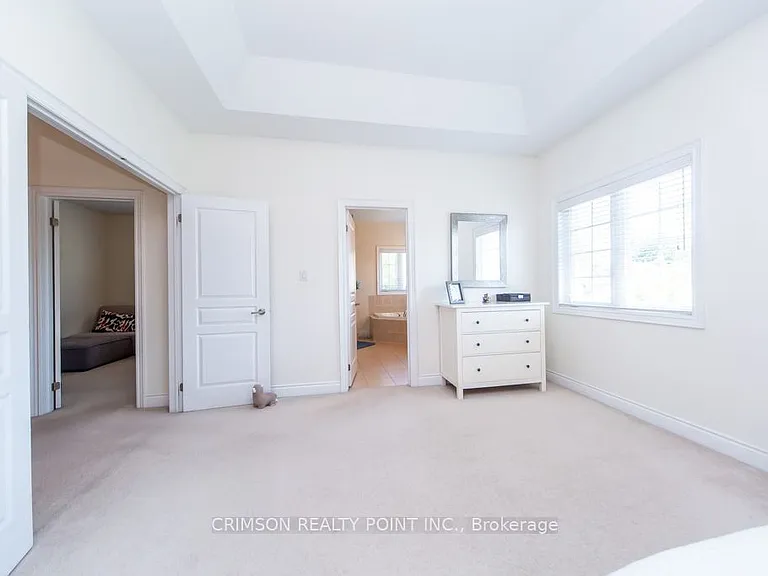 2304 Canterbury Cres — Photo 29