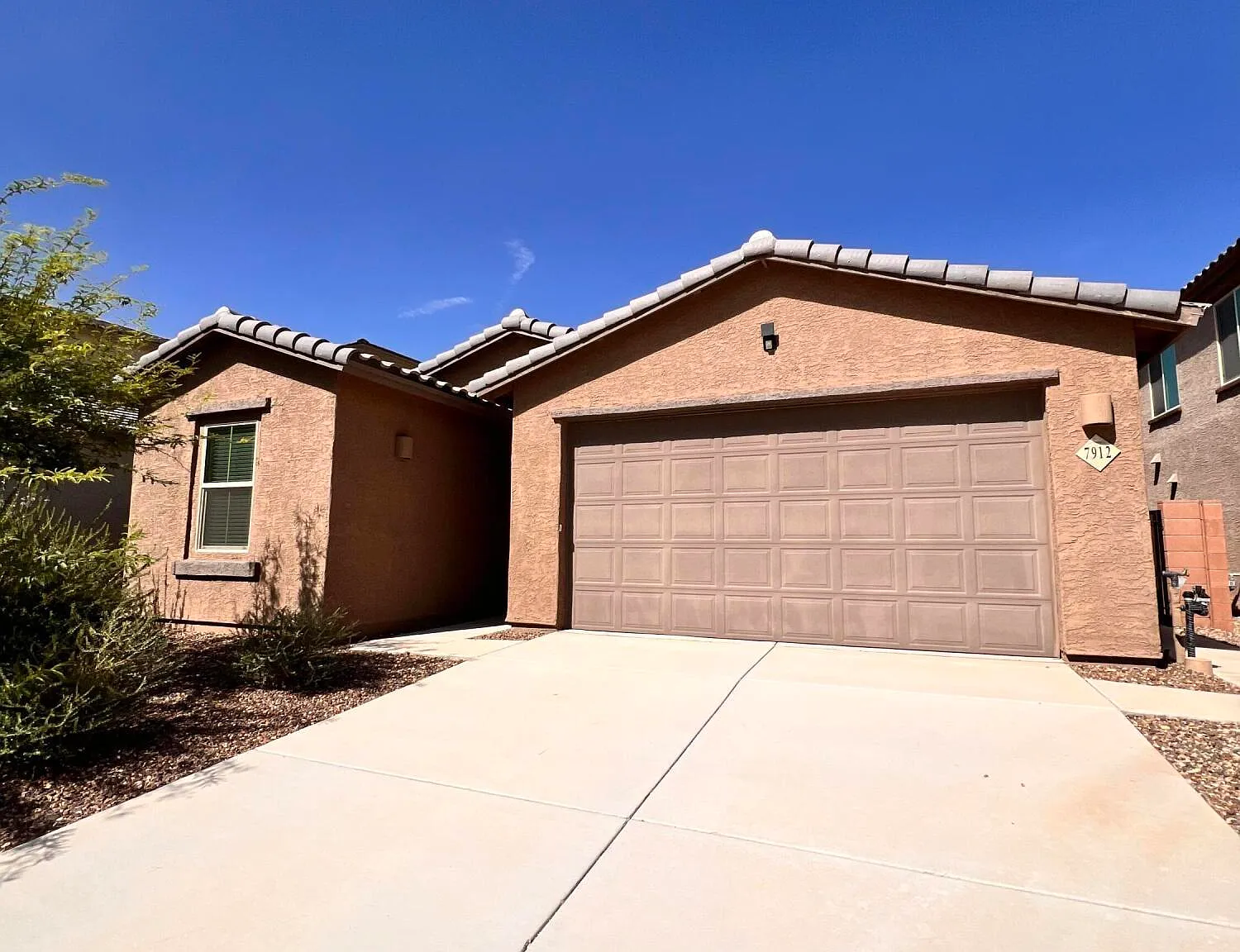 3 bed, 3.0 bath, 1939 sqft, $2,195 — Photo 1