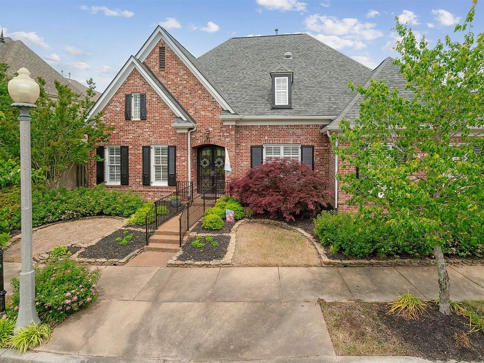 1st image of 9830 W Laurel Hollow Ln