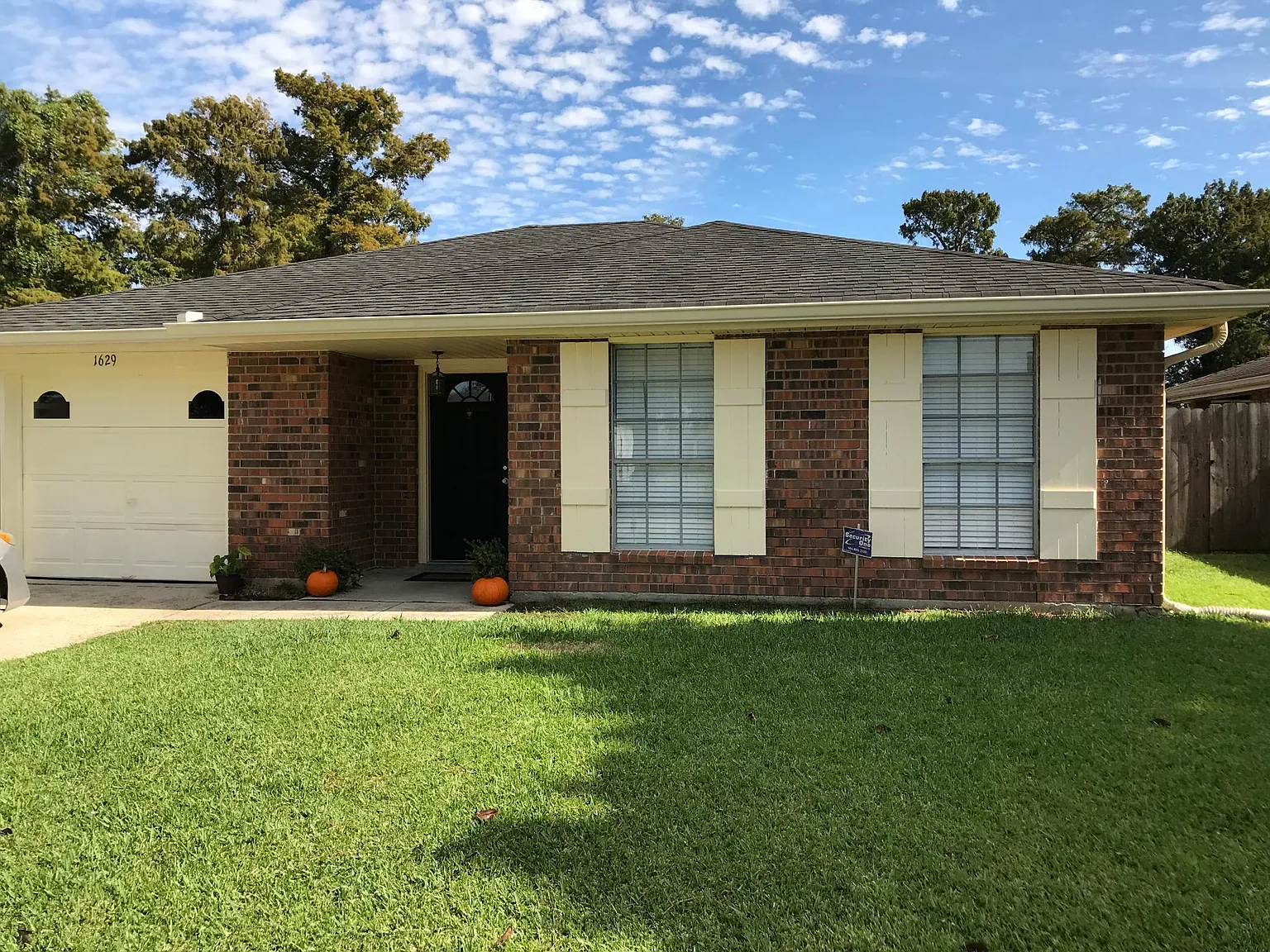 1629 Lancaster Dr — Photo 1