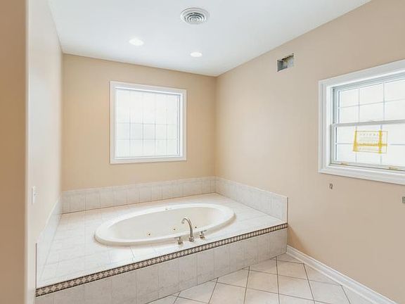 Whirlpool in Master Bath