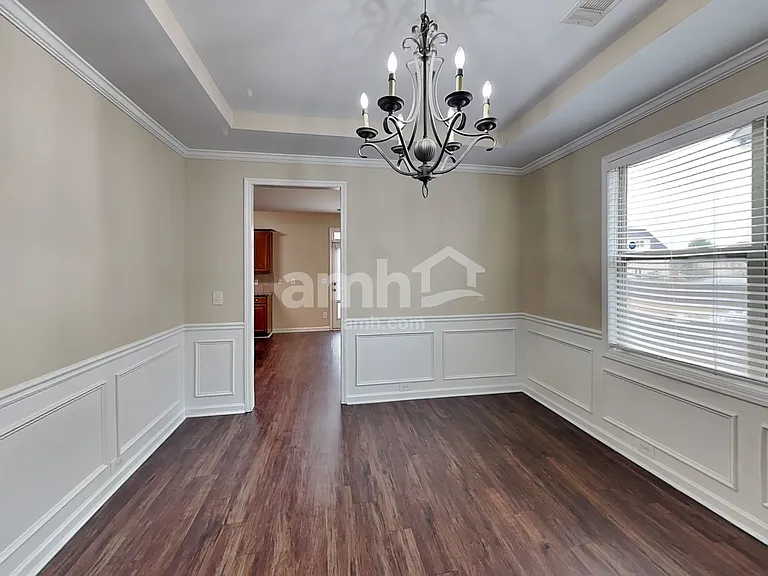 850 Stonehaven Rd SW — Photo 6