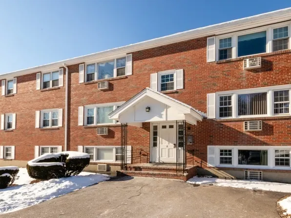 71 Stone St APT 3, Walpole, MA 02081