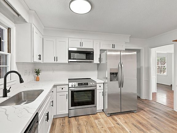 2nd image of 105 Vicksburg Ct