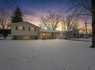 1281 Valley View Rd, Green Bay, WI 54304